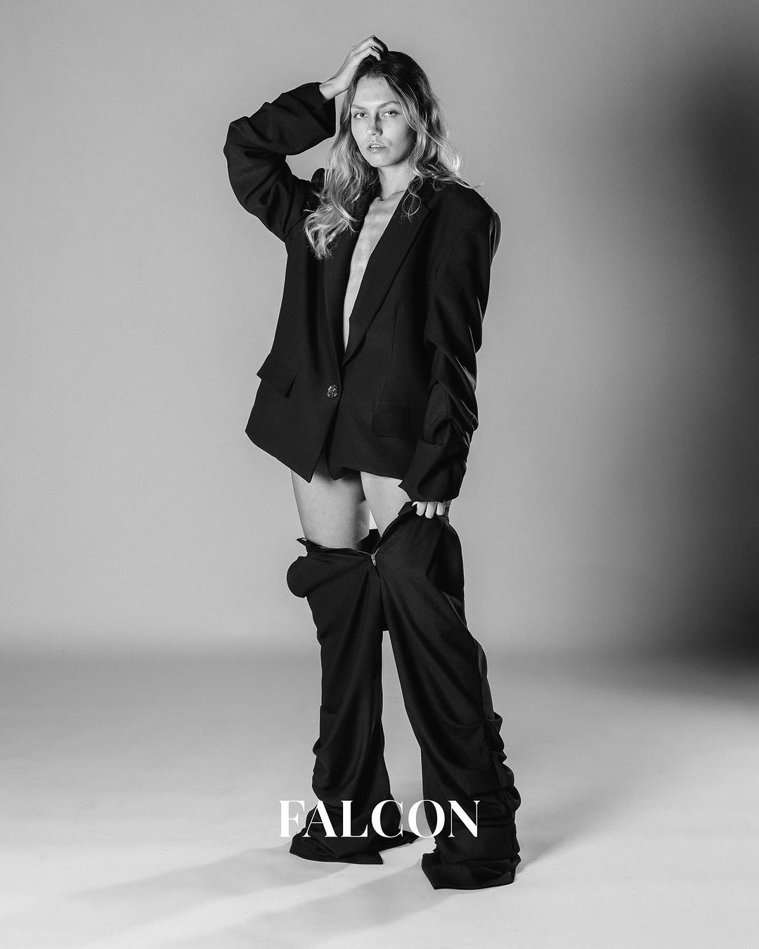 модел Мая, за Falcon Magazine Milan 